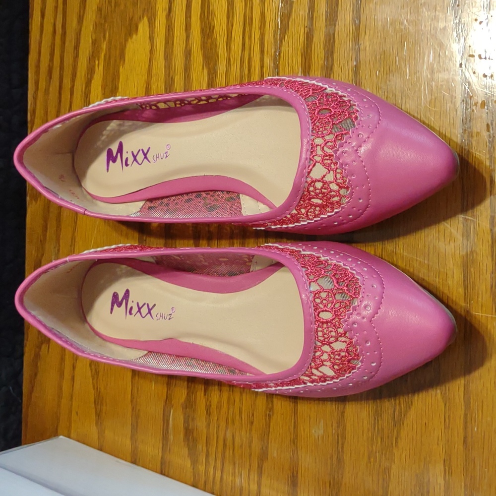 Mixx Shuz New pink 7.5 flat shoes lacy lacey pointed toe